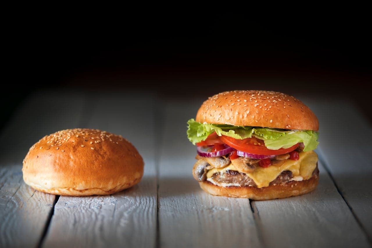 Burgeriannos ravintolan pöydällä